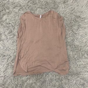 Active USA M tan t-shirt